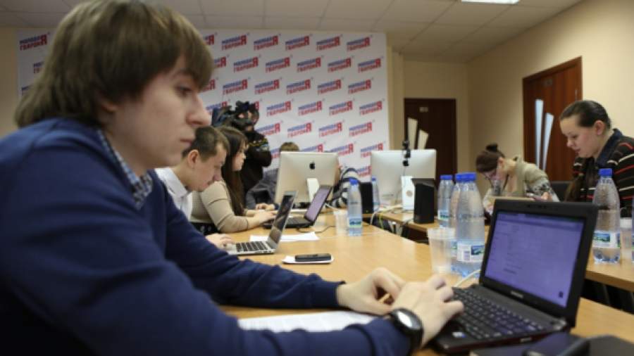 «Молодая гвардия «Единой России» проверит смайлики Facebook
