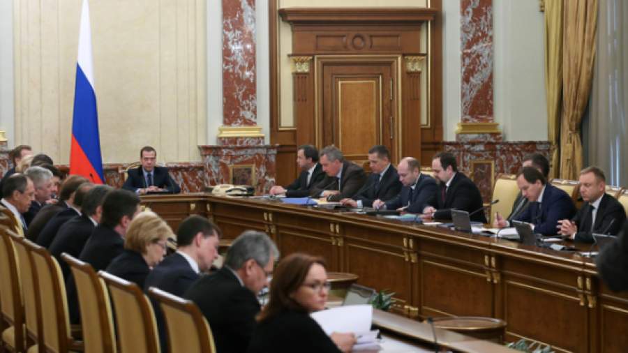 Правительство пытается спасти всех