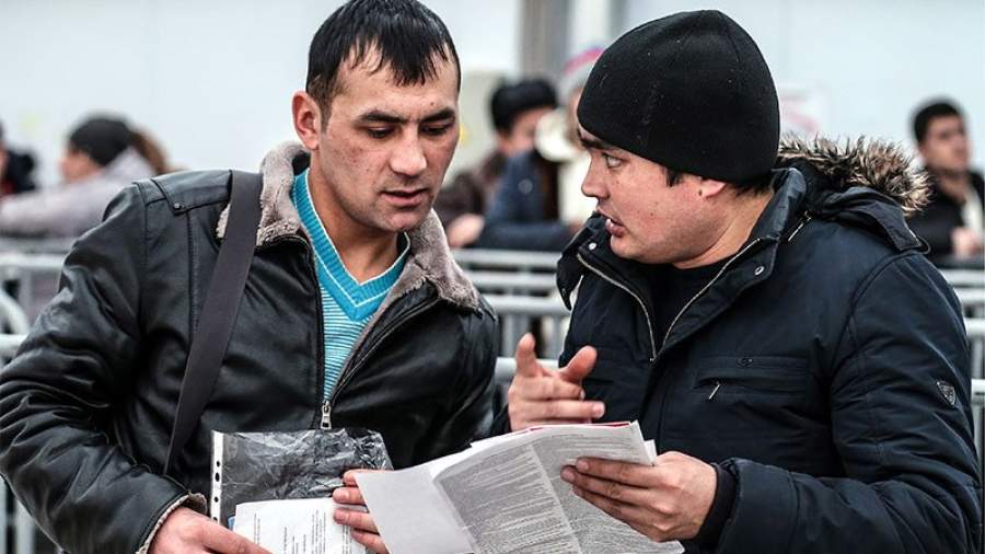 Нелегальных мигрантов отправят домой за их счет