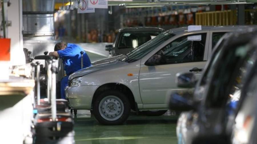 Экспорт «АвтоВАЗа» в 2014 году упал на треть
