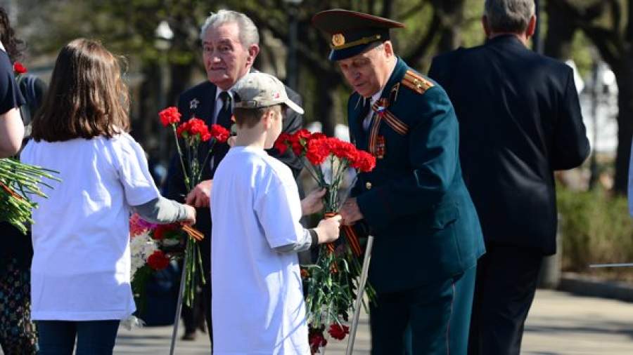 Милонов хочет обязать всех детей вступать в патриотический орден