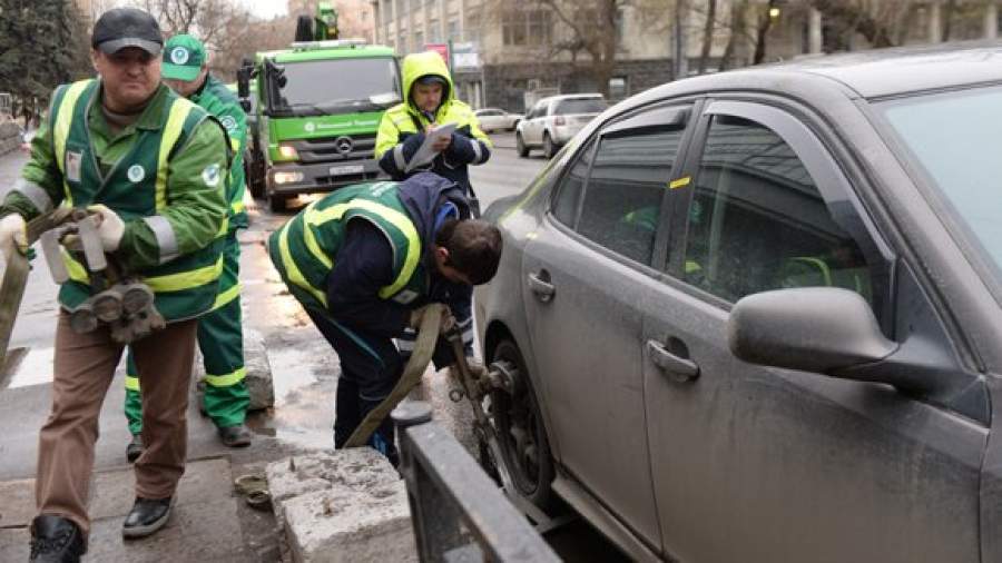 За эвакуацию авто с человеком внутри введут уголовную ответственность
