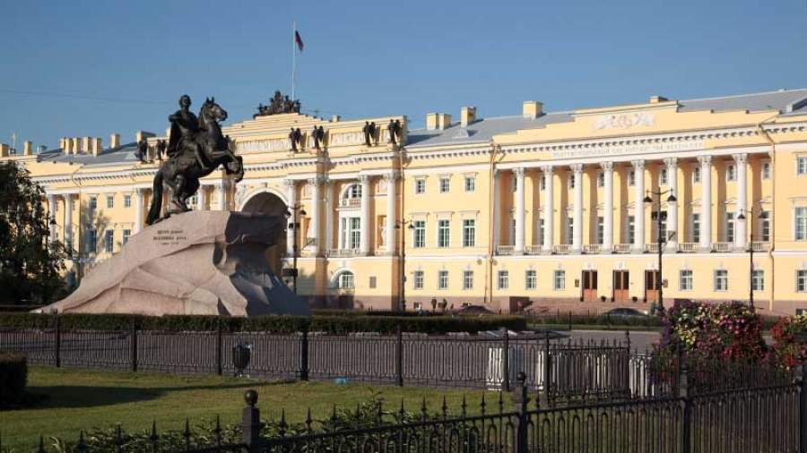 КС увидел ограничение конкуренции в законе о выборах