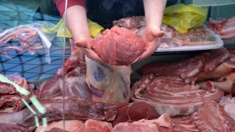 Минсельхоз допустит на прилавки лишь мясо с госклеймом