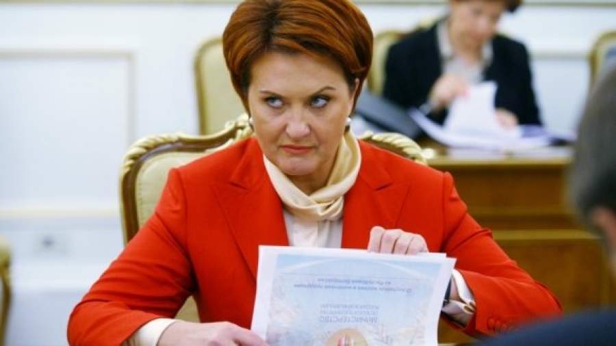 Экспертиза установила, что Скрынник лично подписывала контракты