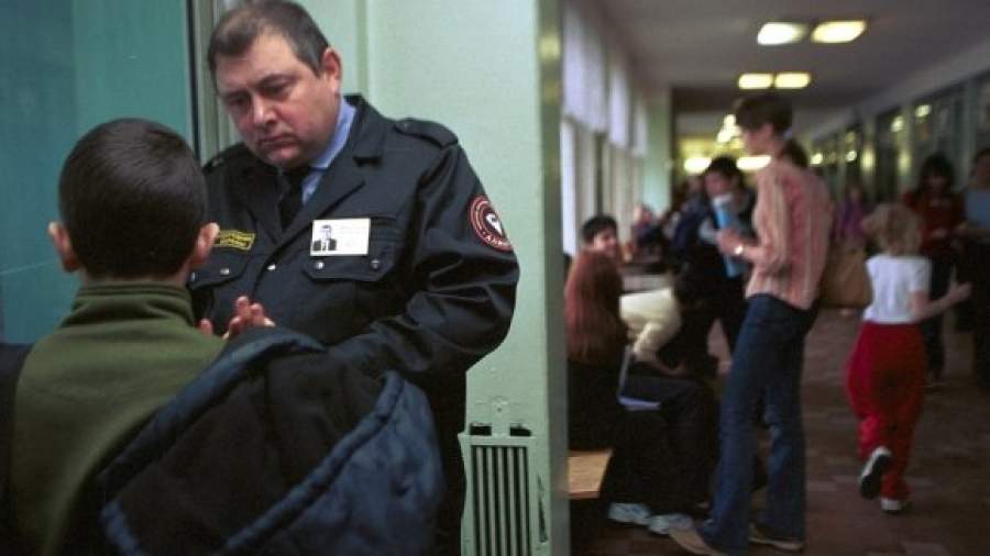 Мобильные патрули проверят школы на уровень безопасности
