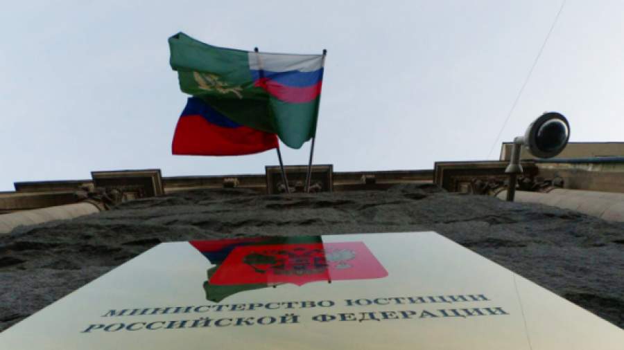 Некоммерческим организациям разрешат иметь свои гимны и флаги