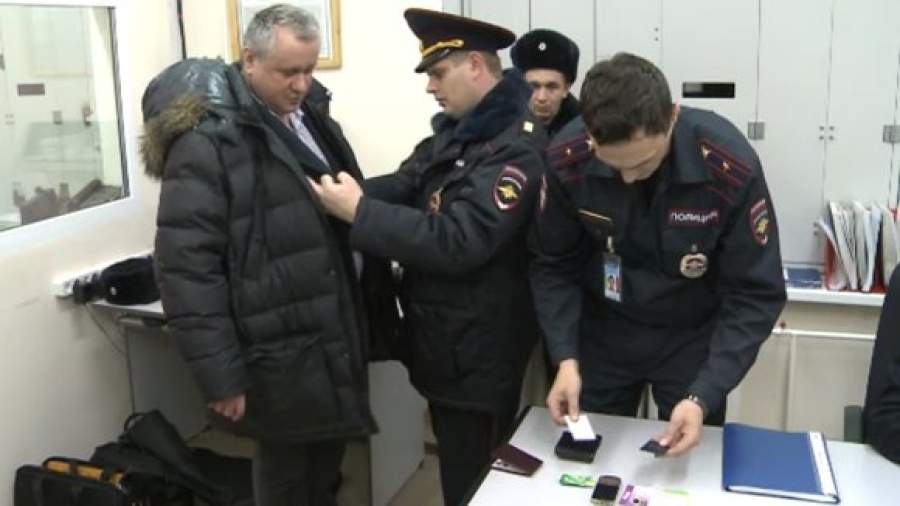 Следователи будут решать судьбу изъятого при обысках за 15 дней