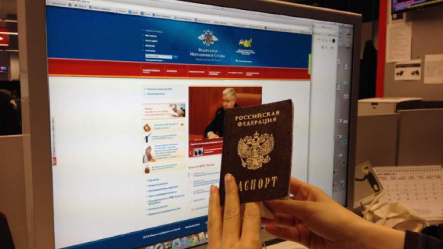 Банки обязали проверять паспорта клиентов при любых операциях