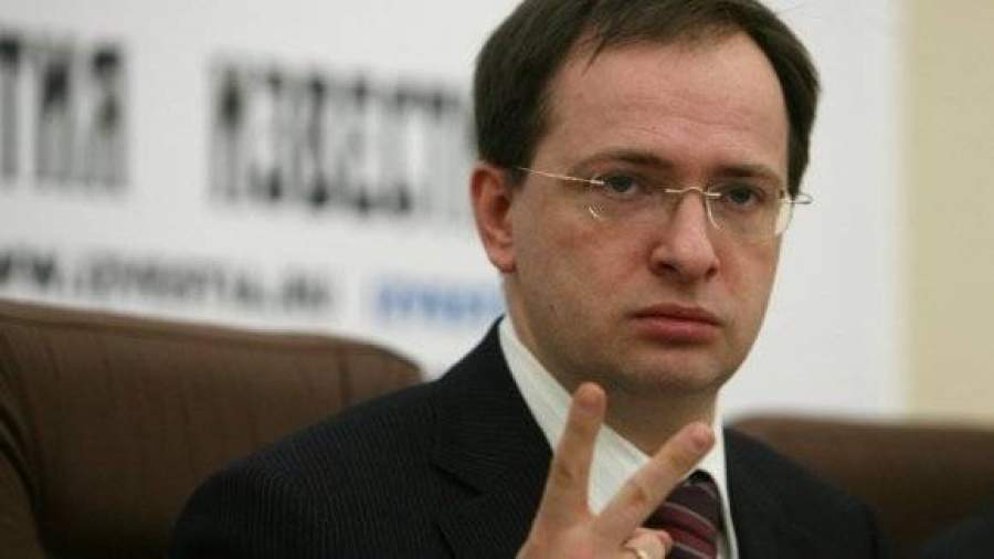 Польского продюсера уволили с телеканала за извинение перед Мединским