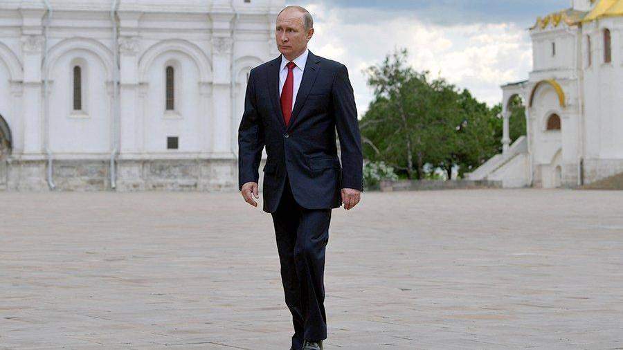 Песков поведал, как «упертый» Стоун отказался резать «Интервью с Путиным»