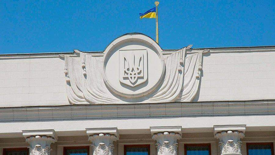 Около ВРУ усилили охрану из-за митинга