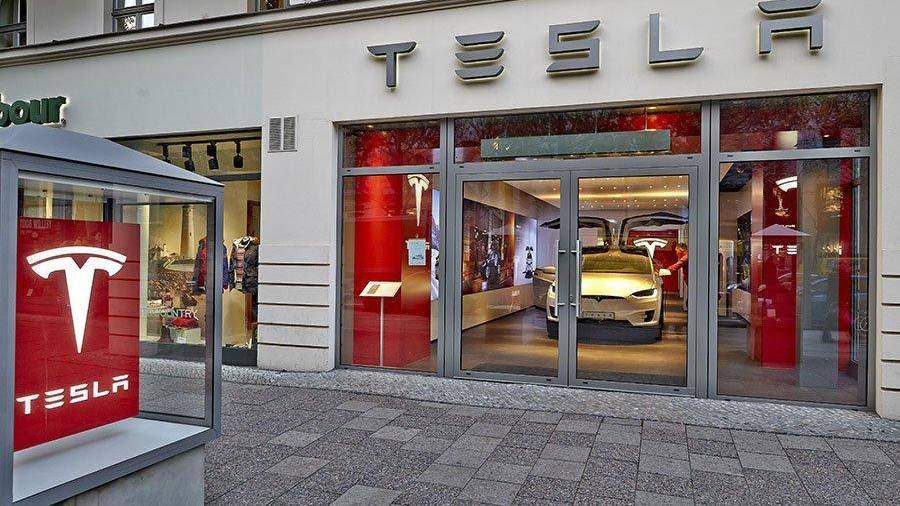 Tesla создаст музыкальный сервис для собственных электрокаров