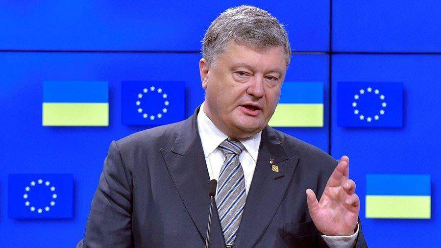 Саакашвили потребовал от Порошенко 50 евро за испорченную футболку Саакашвили потребовал от Порошенко 50 евро за испорченную футболку
