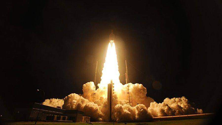 Ракета Ariane-5 стартовала с космодрома Куру
