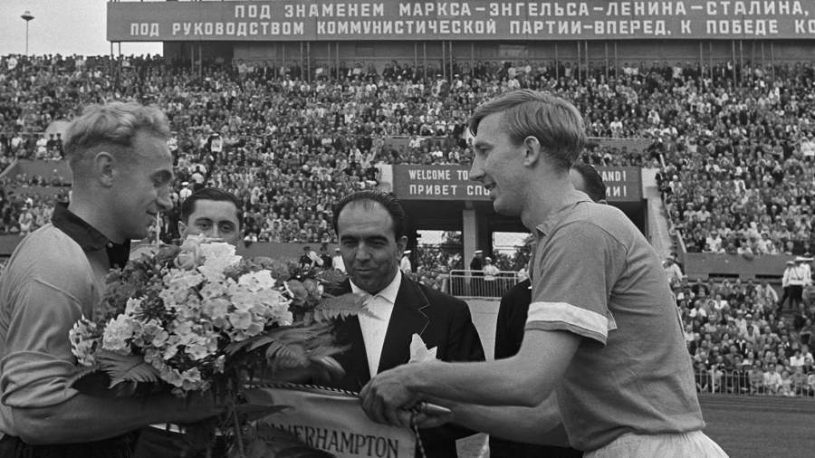 Игорь Нетто дебютировал в составе команды в 1949 году, всего в составе команды он отыграл 18 сезонов, установив, таким образом, рекорд клуба. Он был капитаном команды в 1952-1956 и 1958-1964 годах. На его счету — 368 матчей и 36 забитых мячей.