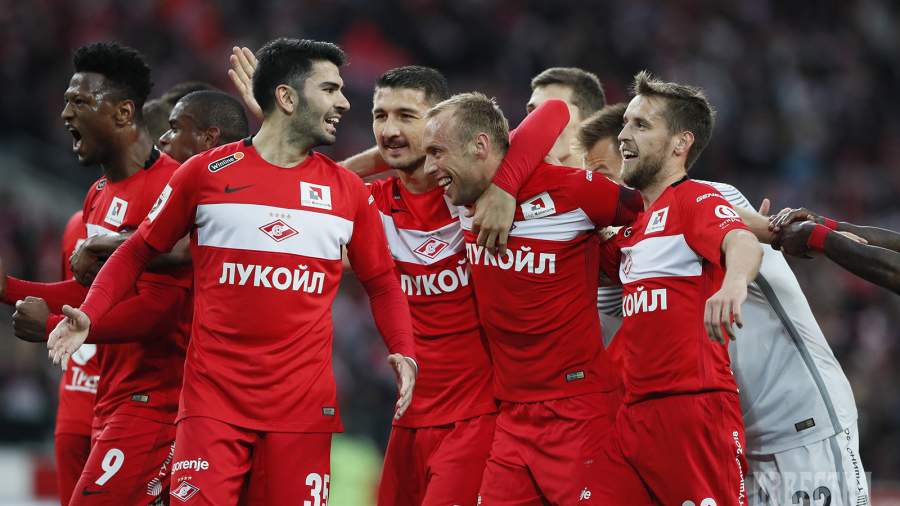 Игроки «Спартака» радуются забитому мячу